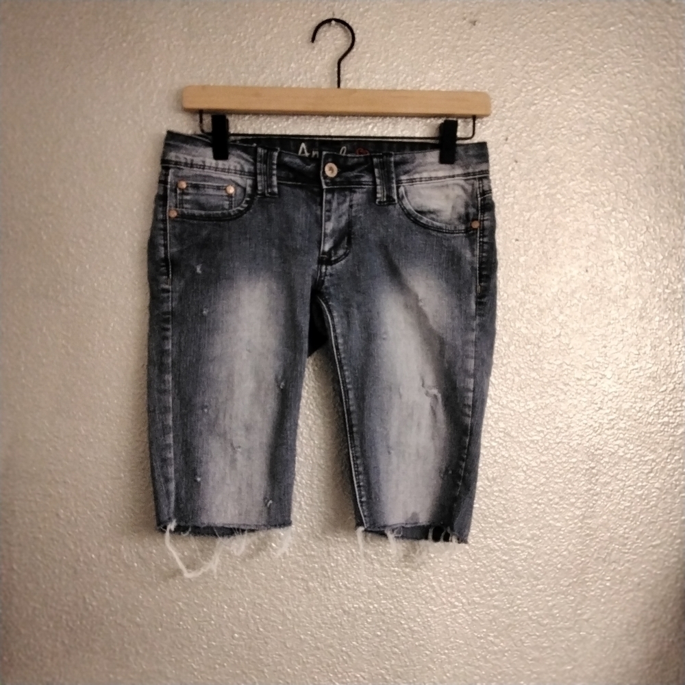 GIRL'S ANGEL CUT OFF JEANS    Size 5